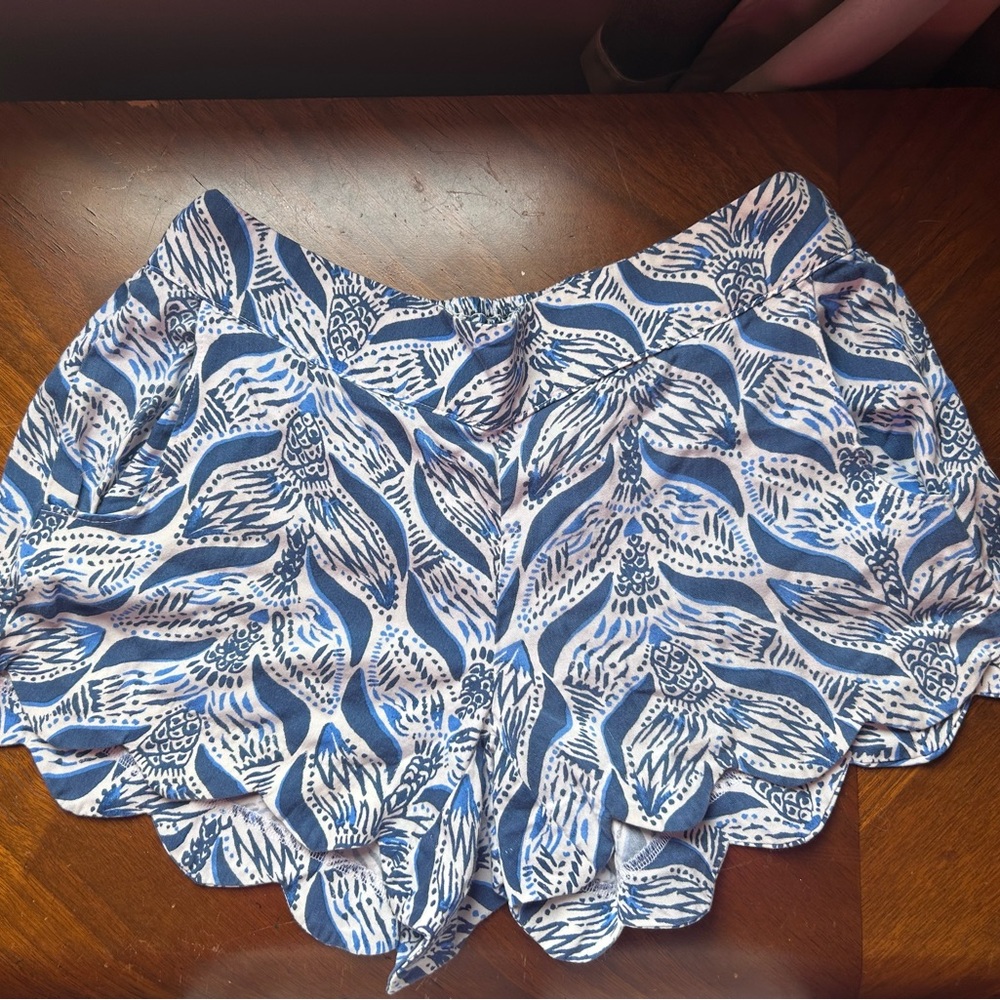 Lilly PulitzerBlue White Floral-Print Scallop Hem Women's Shorts